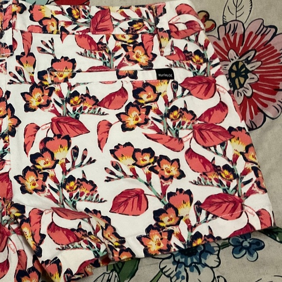 HurleyX Floral Shorts Size 9 - Picture 4 of 9
